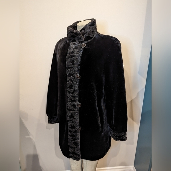 NOVELTI Black Modacrylic Luxury Cuddly Soft Faux Fur Coat. Size 5/6 P - Picture 9 of 12